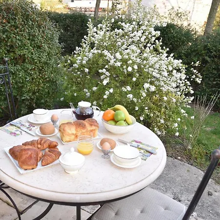 D'hotes Les Rougemonts Guest house Champguyon